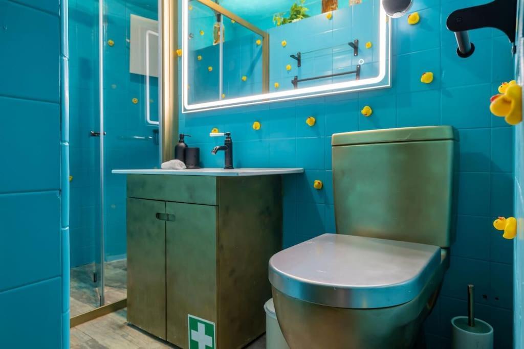 Unique Tiny Smart With Private Garden, Jacuzzi, Ps5, Cinema Projector - Wow Holiday home Sintra