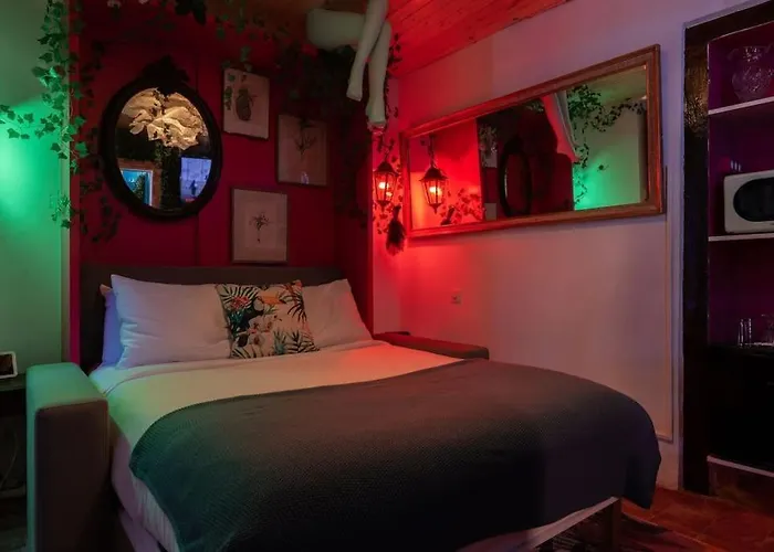 Unique Tiny Smart Home With Private Garden, Jacuzzi, Ps5, Cinema Projector - Sintra Wow