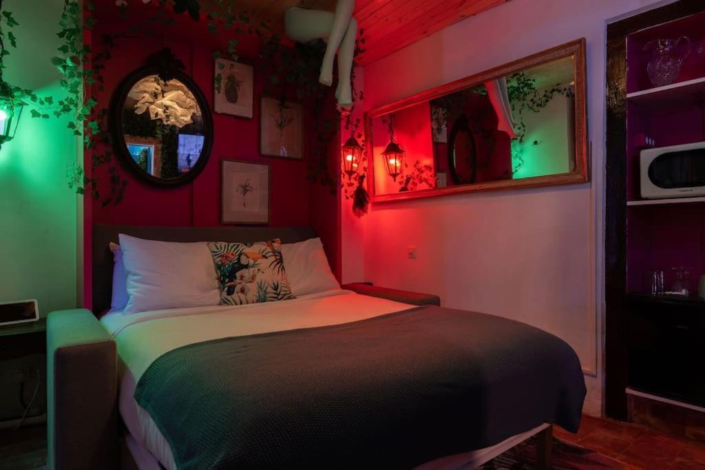 Unique Tiny Smart With Private Garden, Jacuzzi, Ps5, Cinema Projector - Wow Sintra