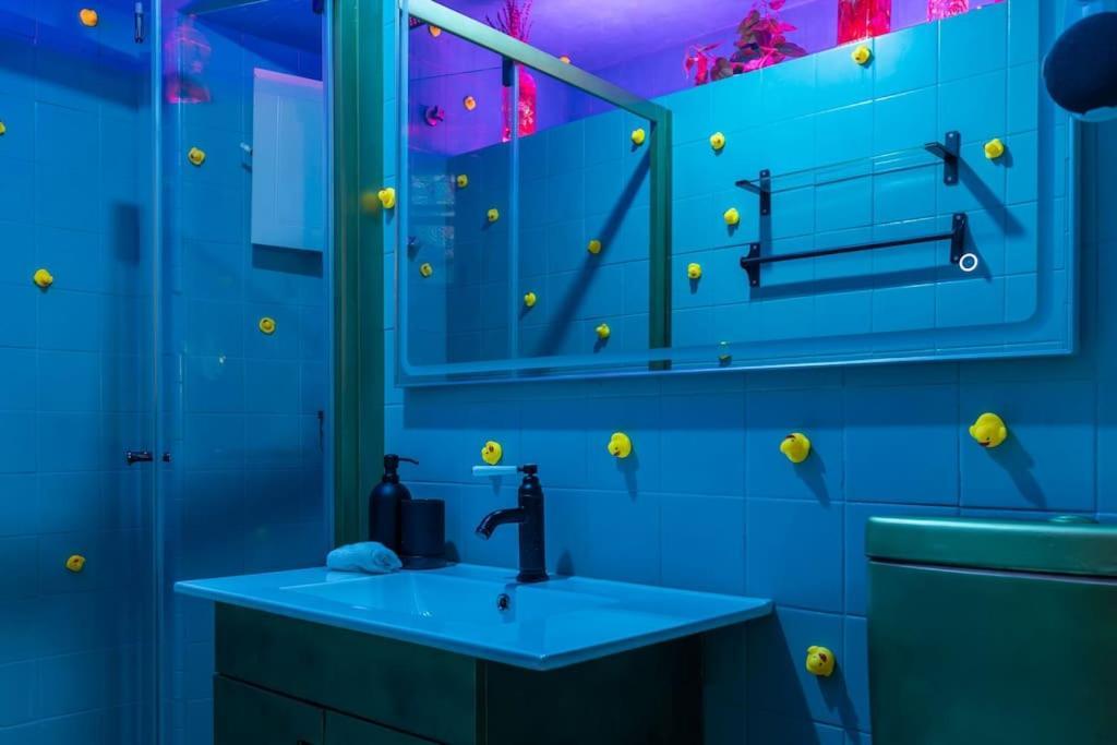 Holiday home Unique Tiny Smart With Private Garden, Jacuzzi, Ps5, Cinema Projector - Wow