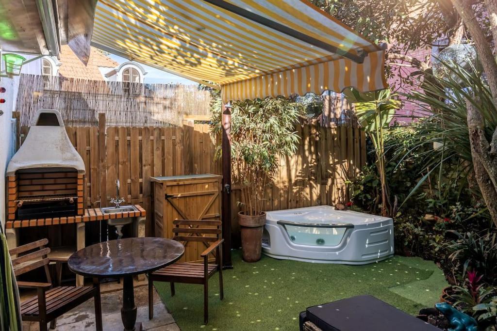 Holiday home Unique Tiny Smart With Private Garden, Jacuzzi, Ps5, Cinema Projector - Wow